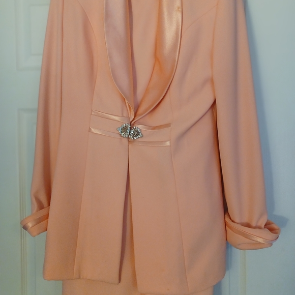 Womens suit - Picture 2 of 2